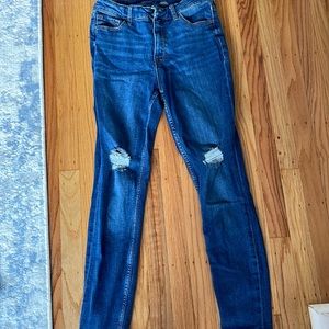 Old Navy size 5 women’s jeans.